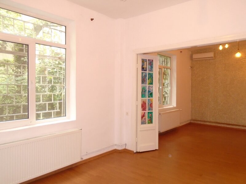 Banu Manta, Titulescu, 2 camere in vila