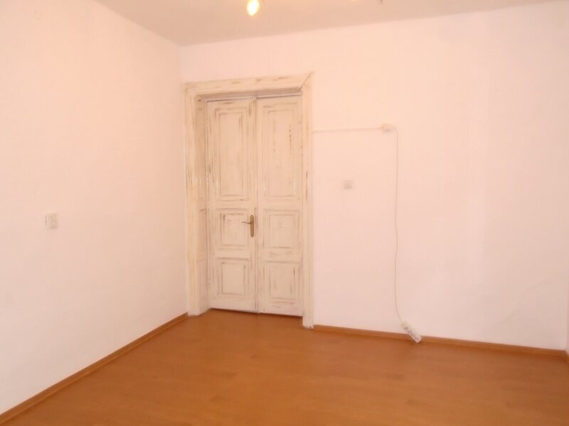 Banu Manta, Titulescu, 2 camere in vila